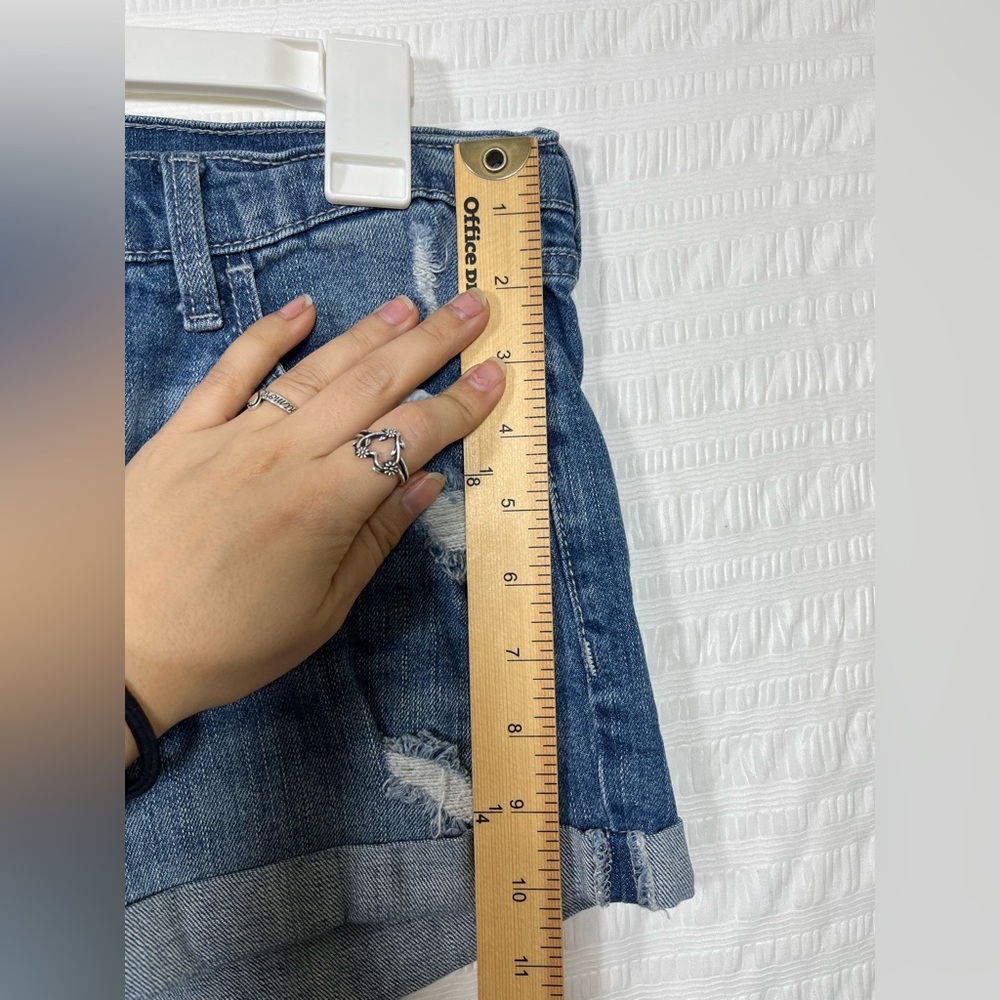 Old Navy Boyfriend Distressed Denim Shorts Size 4 - Picture 7 of 9